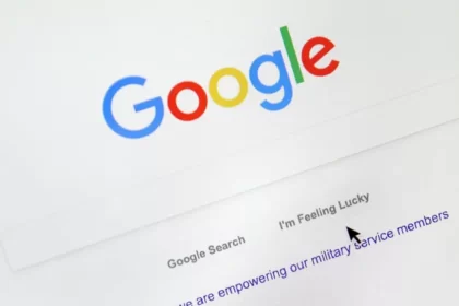 Acum va puteti elimina informatiile private din cautarile Google