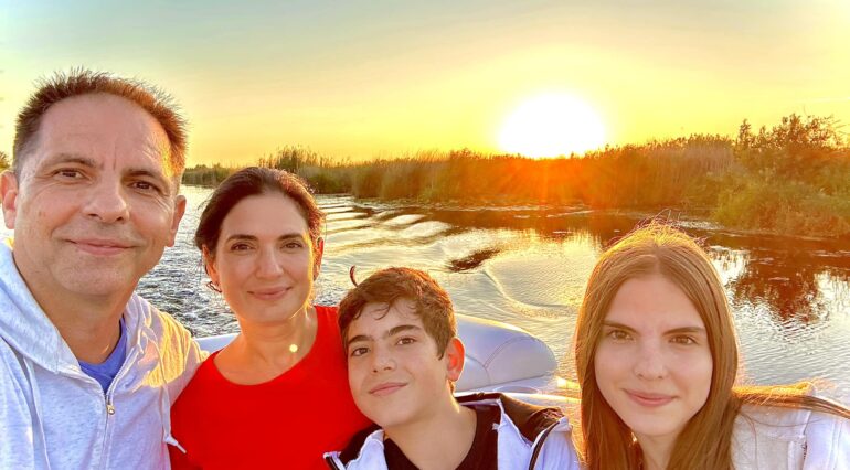 dan negru familie 770x426 1.jpg